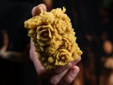 Свеча «Шишки с розами»