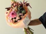 Букет с георгинами и амарантом