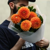 Монобукет из 5 оранжевых георгин
