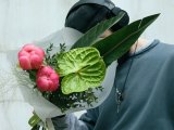Букет с пионами и антуриумом