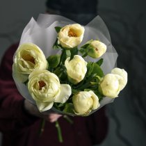 Монобукет из 7 желтых пионов