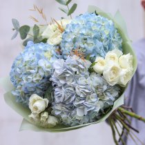 Садовые розы, гортензия, эвкалипт