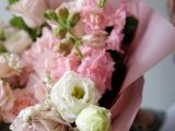 Букет с гортензией, садовыми розами и эустомой