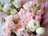 Букет с гортензией, садовыми розами и эустомой