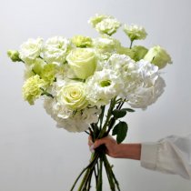 Гортензия, эустома и роза